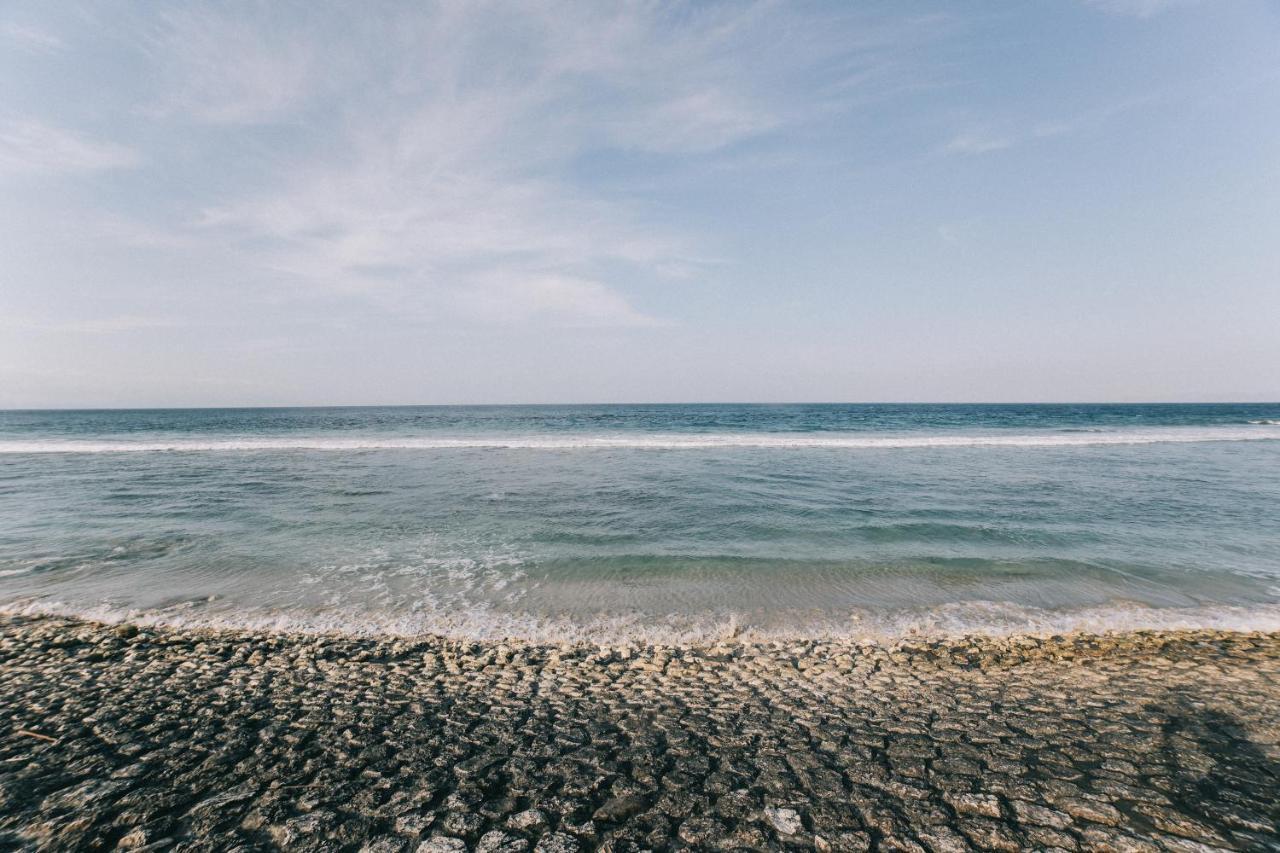 Cave Beach Bungalow Semaya Buitenkant foto